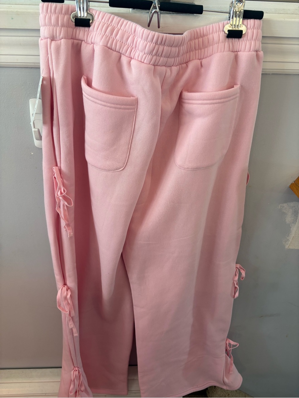 Edikted by Pacsun pink sweatpants with bow detailing on leg - Picture 7 of 8